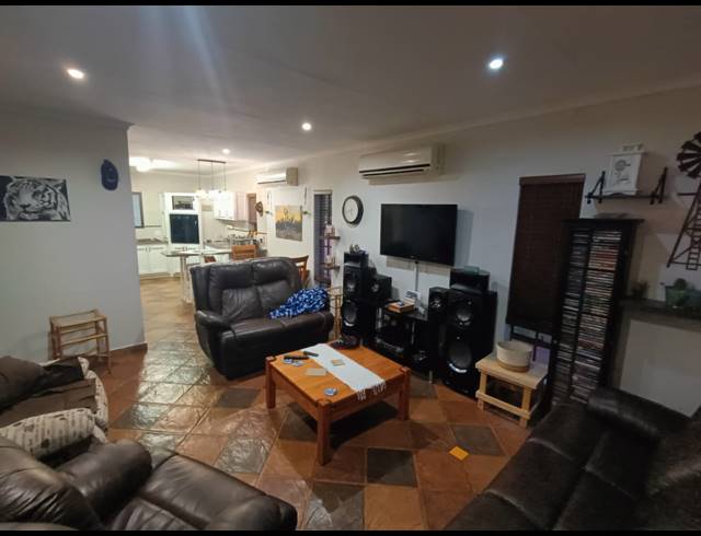 3 BEDROOM HOUSE FOR SALE IN SAFARI GARDENS